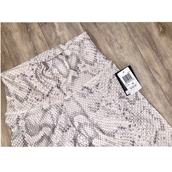 Onzie - snake skin print leggings Size S - Picture 4 of 8